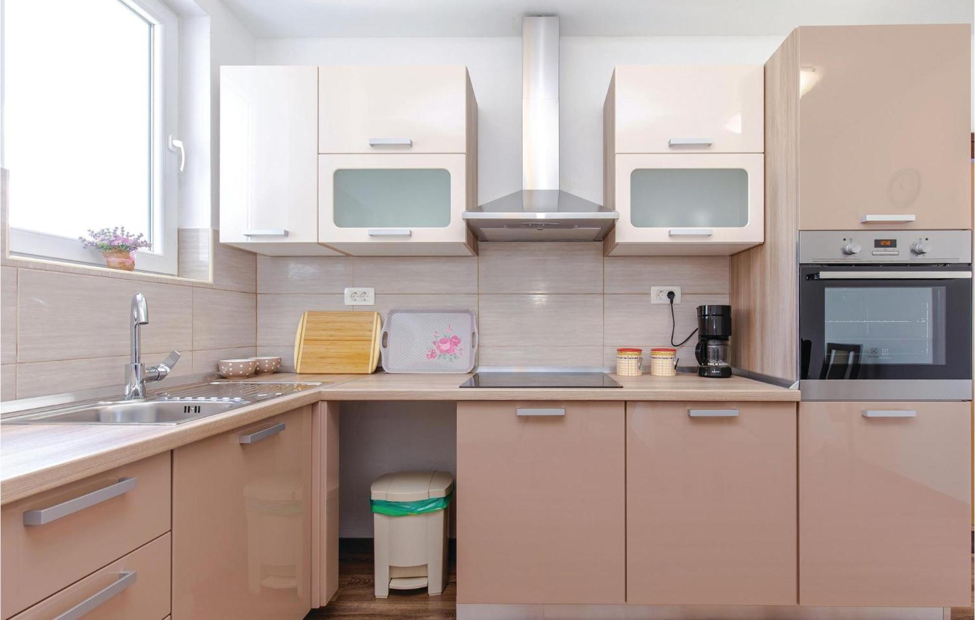 Gorgeous Apartment In Crikvenica With Kitchen Zewnętrze zdjęcie