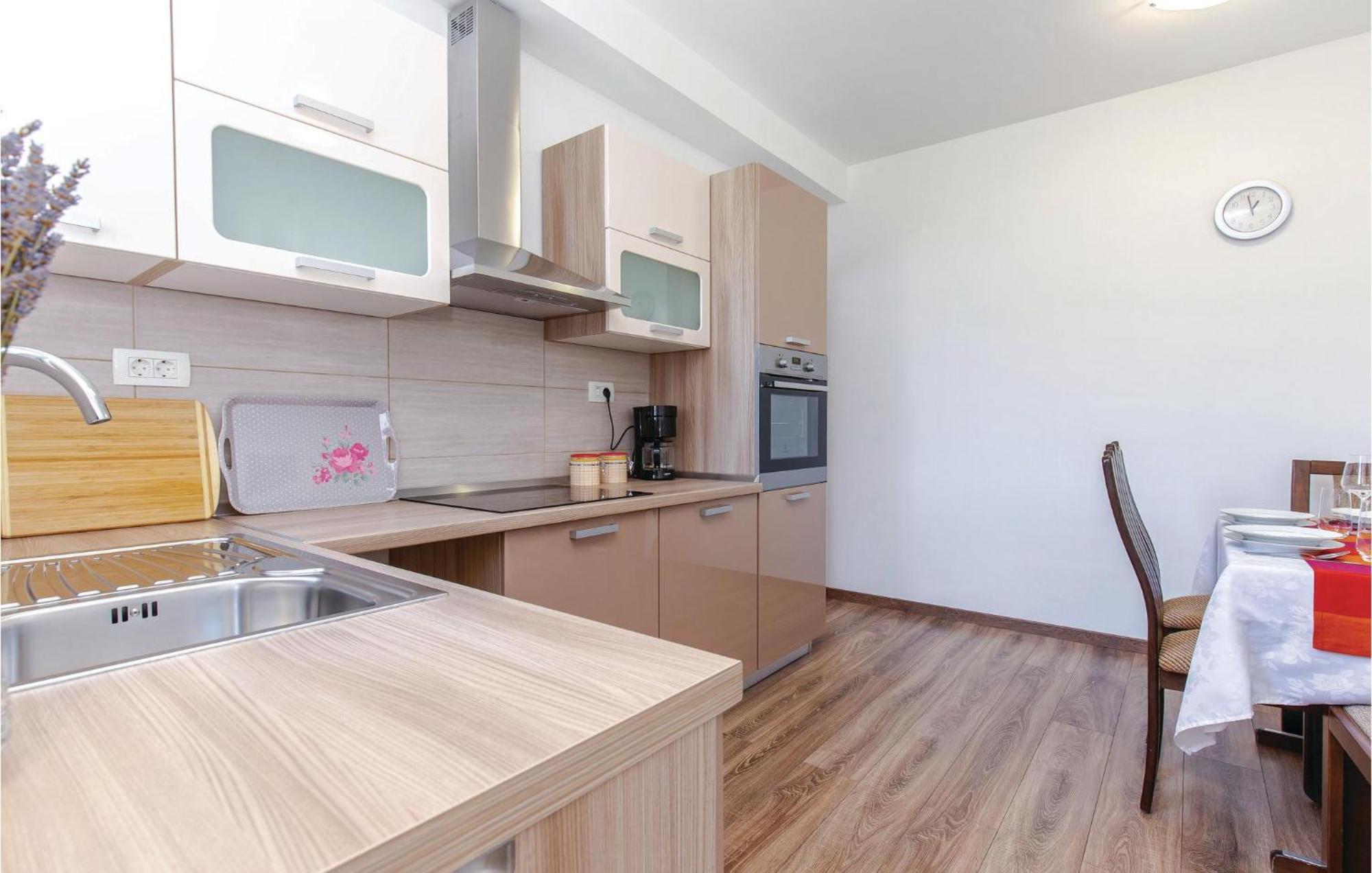 Gorgeous Apartment In Crikvenica With Kitchen Zewnętrze zdjęcie