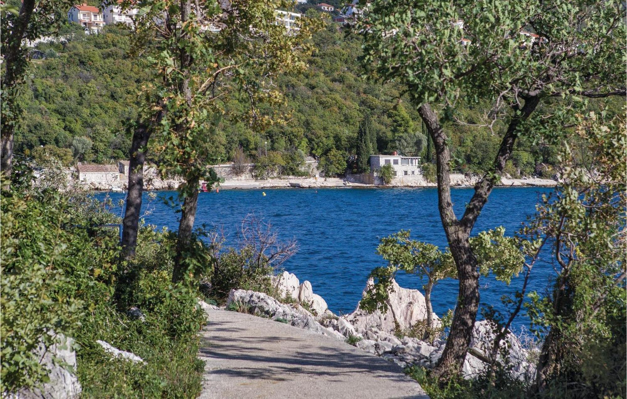 Gorgeous Apartment In Crikvenica With Kitchen Zewnętrze zdjęcie