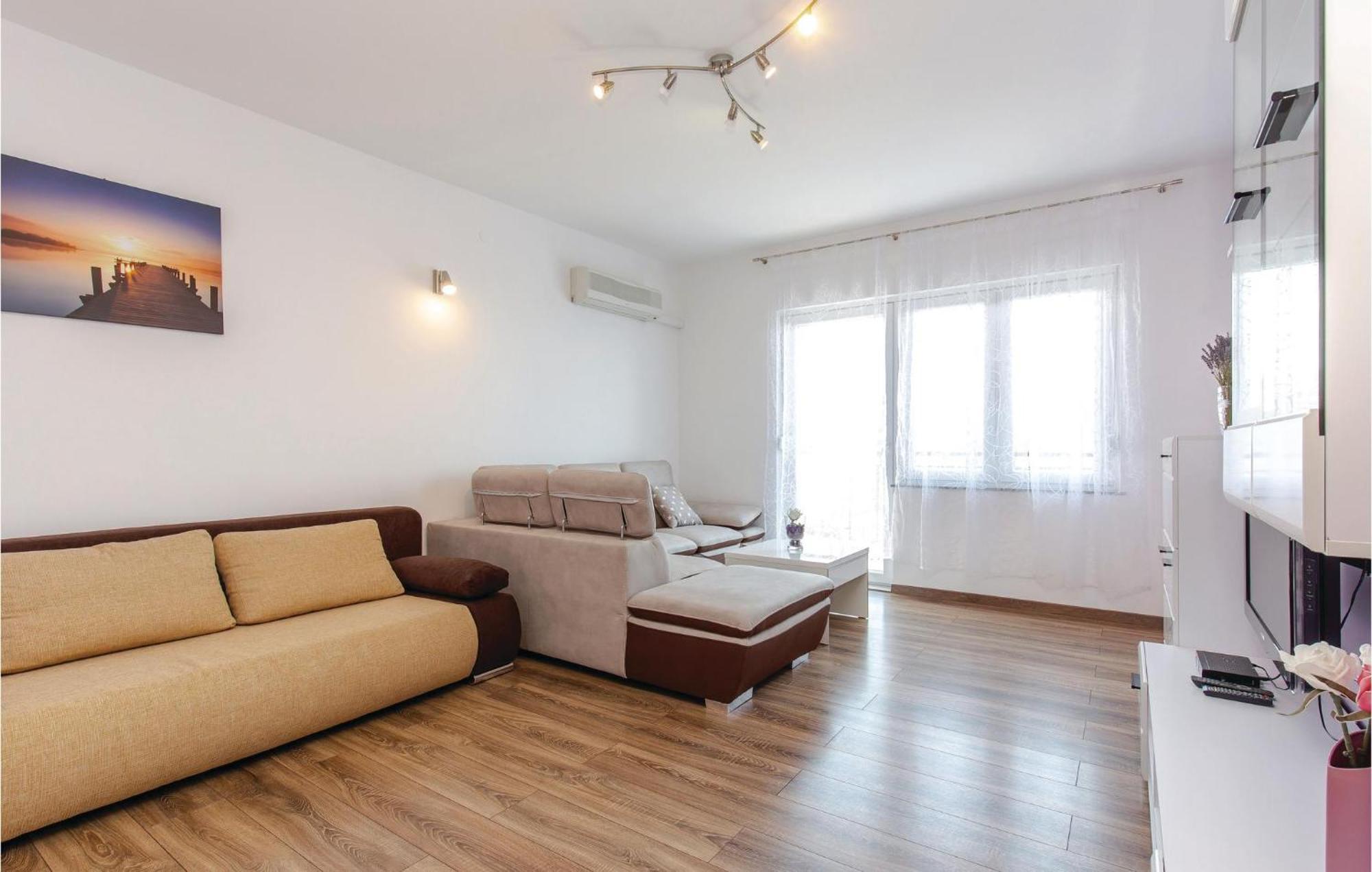 Gorgeous Apartment In Crikvenica With Kitchen Zewnętrze zdjęcie