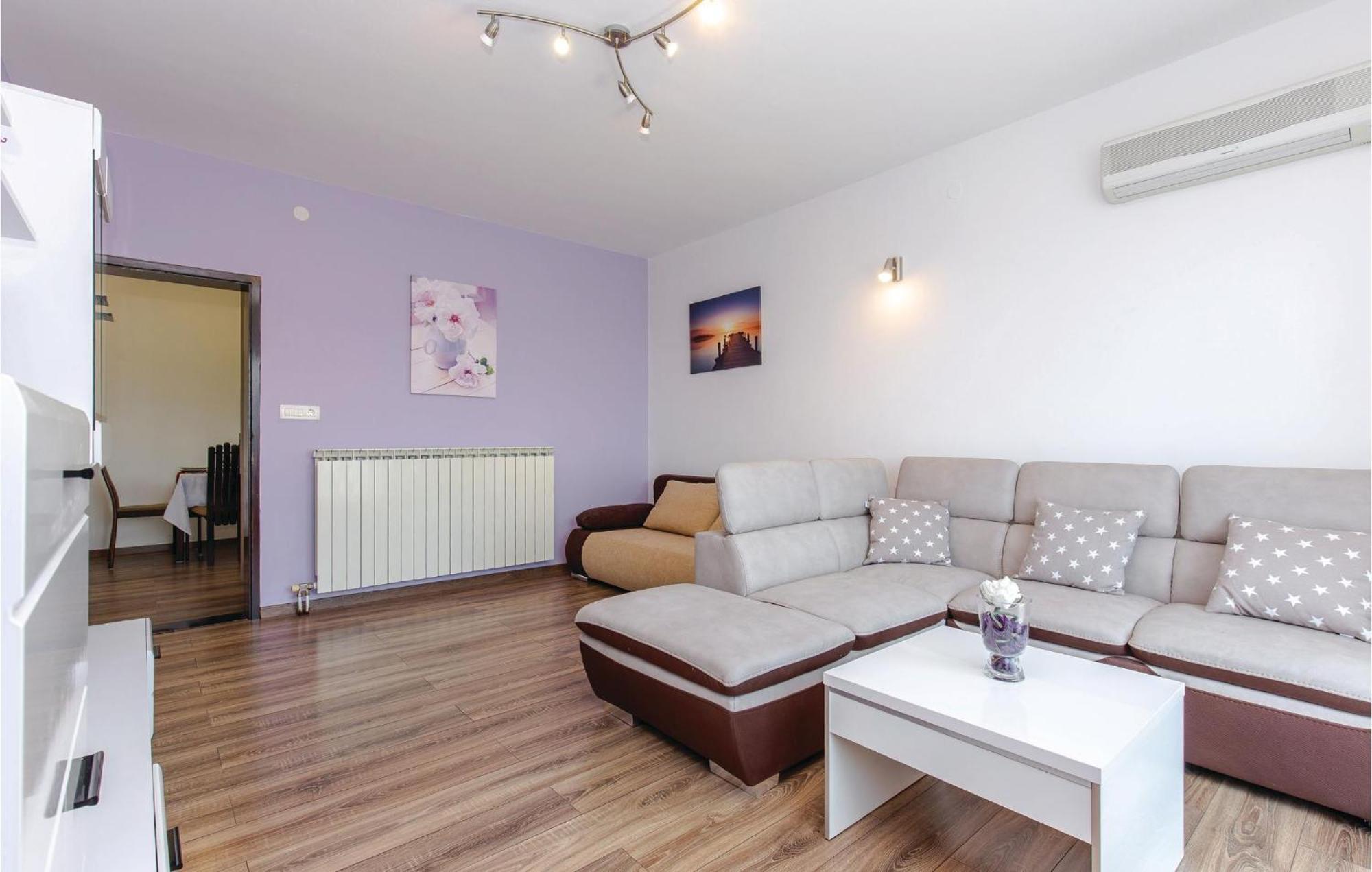 Gorgeous Apartment In Crikvenica With Kitchen Zewnętrze zdjęcie